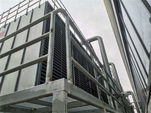 搬運冷卻塔要注意一些問題(冷卻塔的工作原理和冷卻過程)